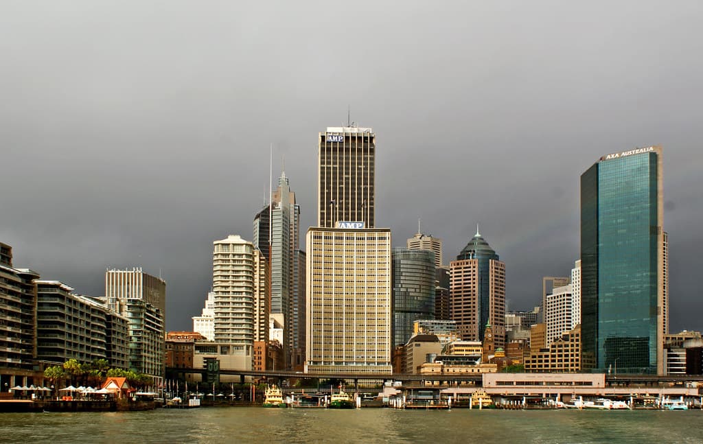 Sydney vista através de uma composição editorial azul